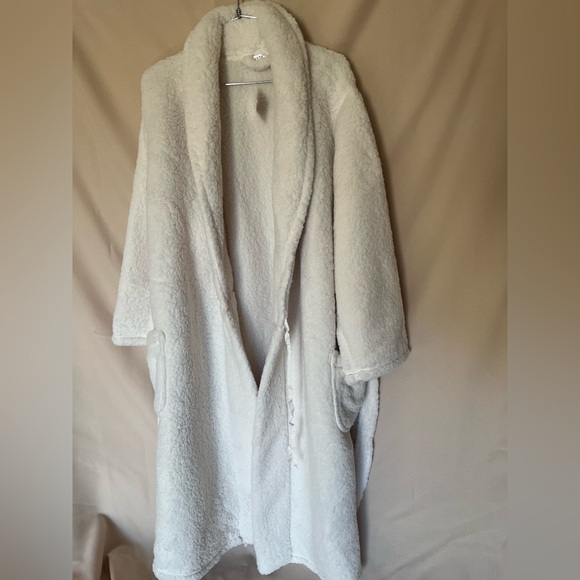Plush Bath Robe - Picture 2 of 8